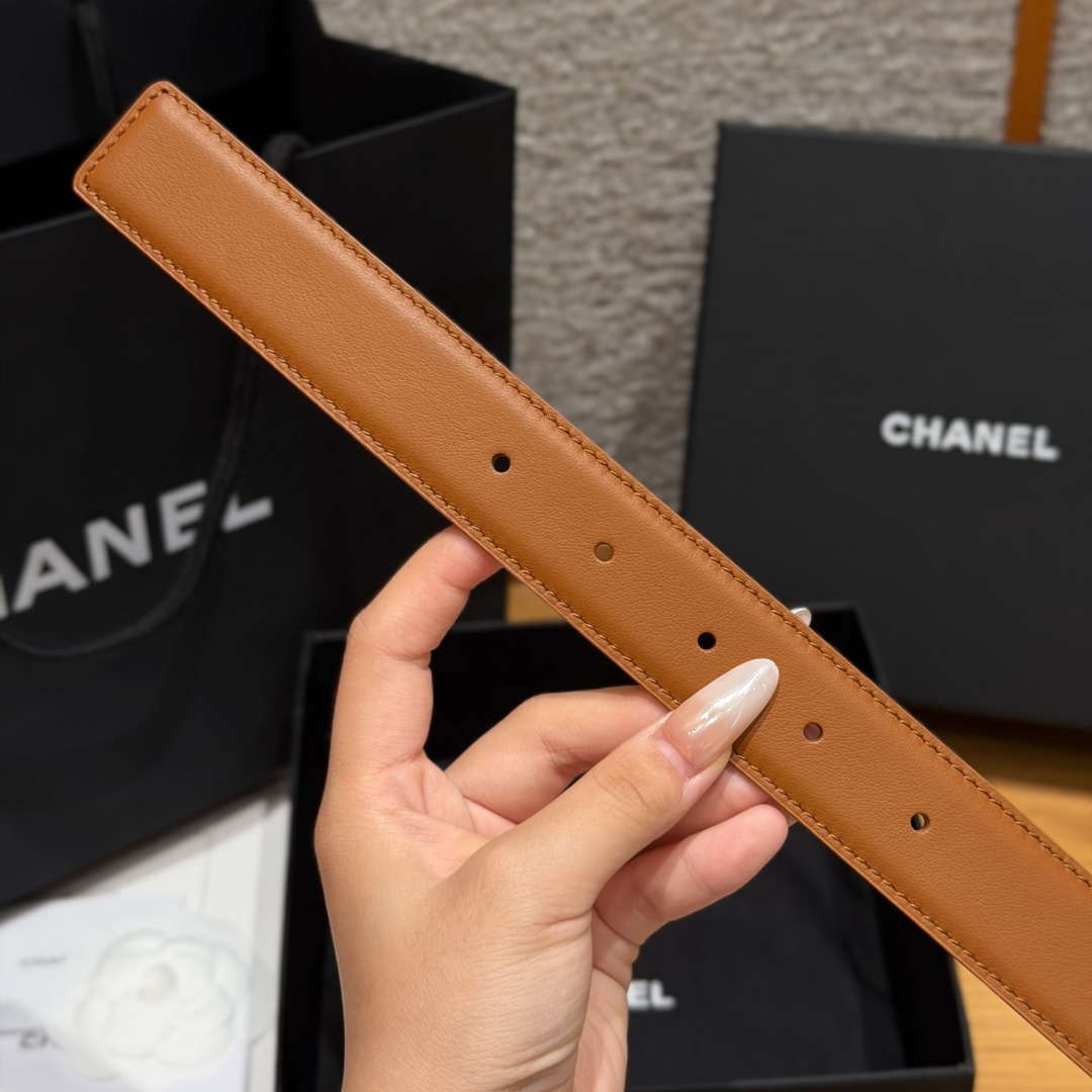 샤넬(CHANEL) 카프스킨 브라스 핀 골드 버클 벨트