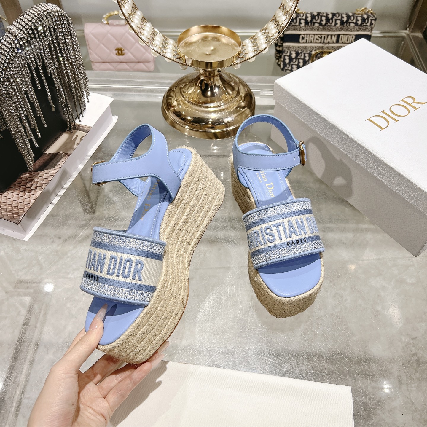 디올(DIOR) Dway 로고 밴드 앵클 스트랩 웨지 샌들 신발