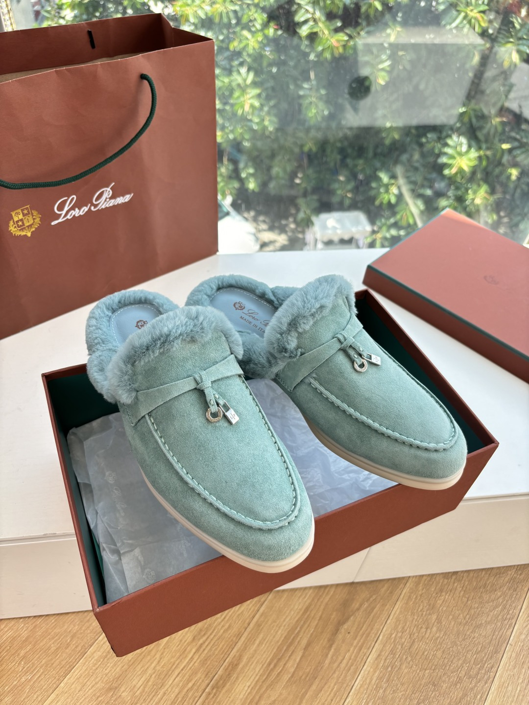 로로피아나(Loro Piana) 커플 퍼 트리밍 스웨이드 뮬 슬리퍼 신발