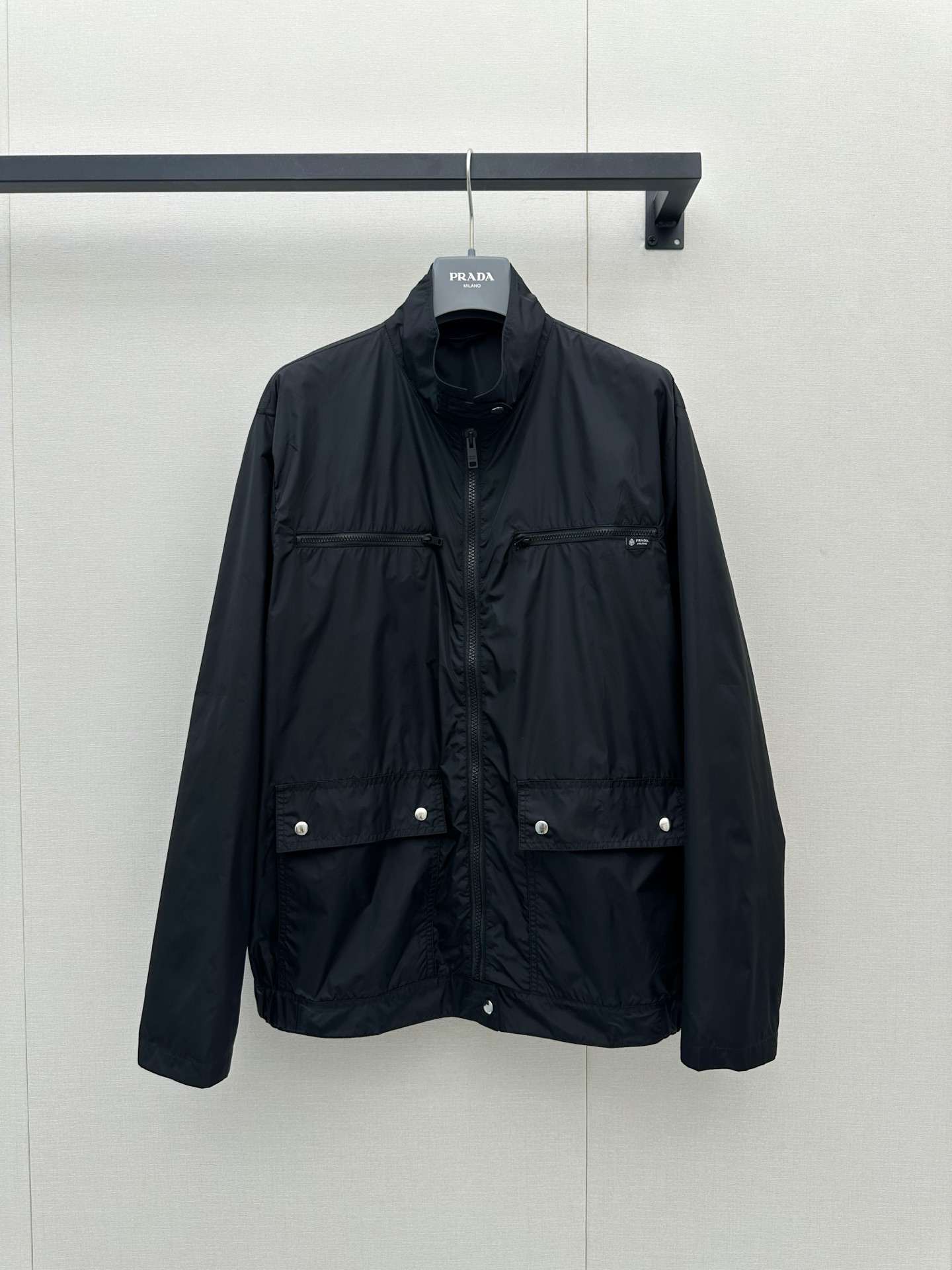 프라다(PRADA) 멀티 포켓 하이넥 나일론 재킷 상의 의류