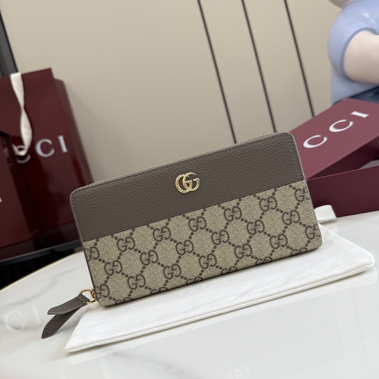 GUCCI 구찌 GG 마몽(GG Marmont) 컬렉션 - 믹스드 소재 라운드 지퍼 장지갑