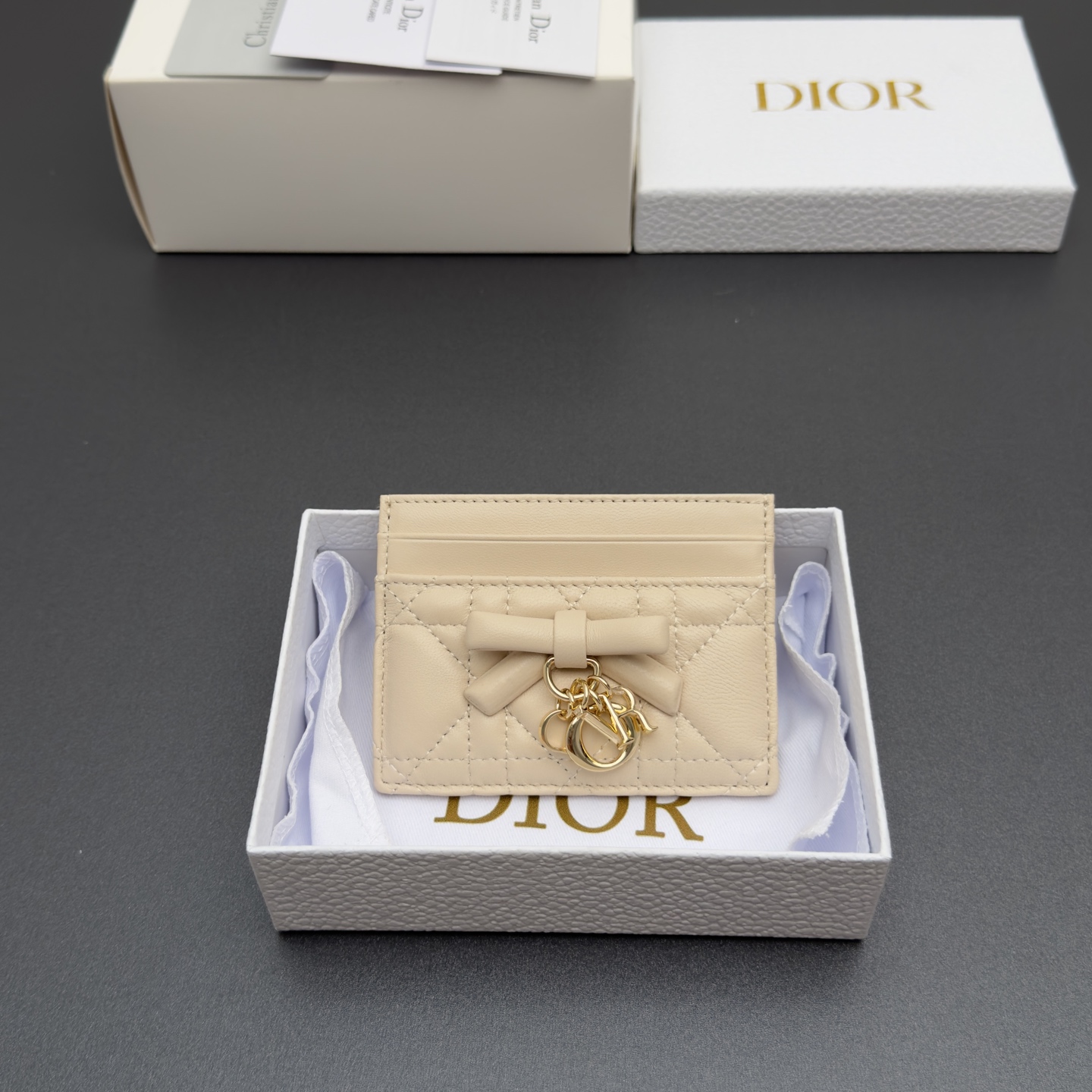 [Dior] 디올 Lady Freesia 레이디 프리지아 까나쥬 램스킨 카드 홀더 지갑