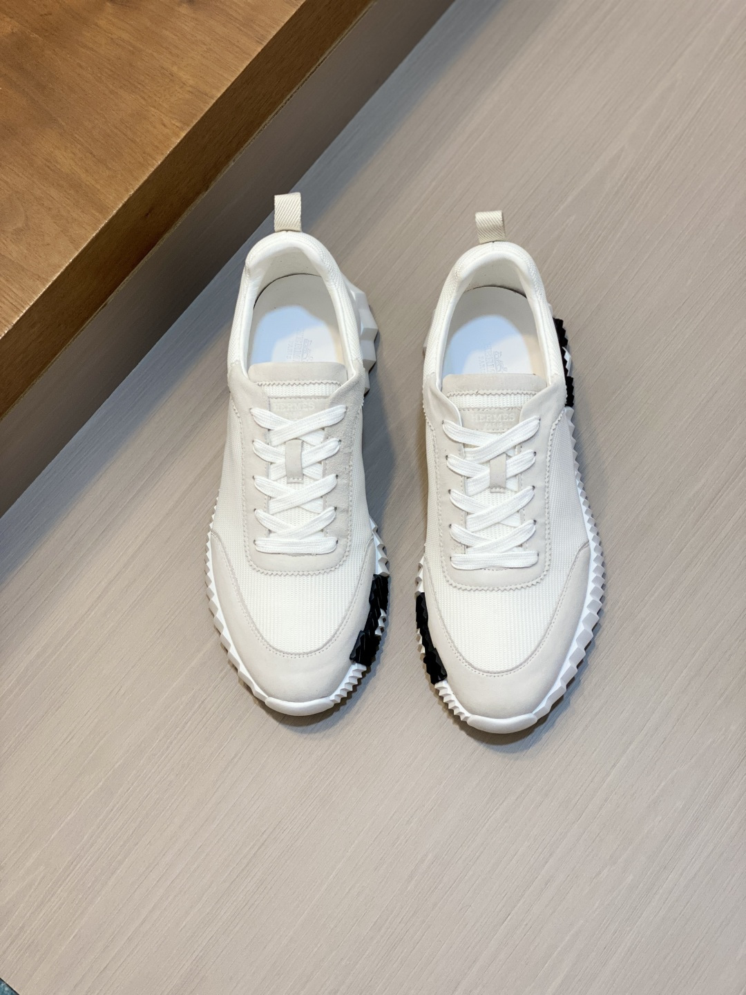 [Hermes] 에르메스 바운싱(Bouncing) 프리미엄 카프스킨, 스웨이드 & 메시 콤비 스니커즈 신발