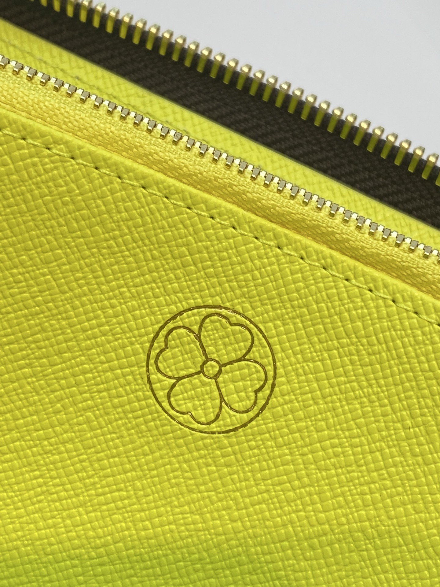 [Louis Vuitton] LV 루이비통 모노그램 Zippy 지피 월릿 (레몬 옐로우) 장지갑