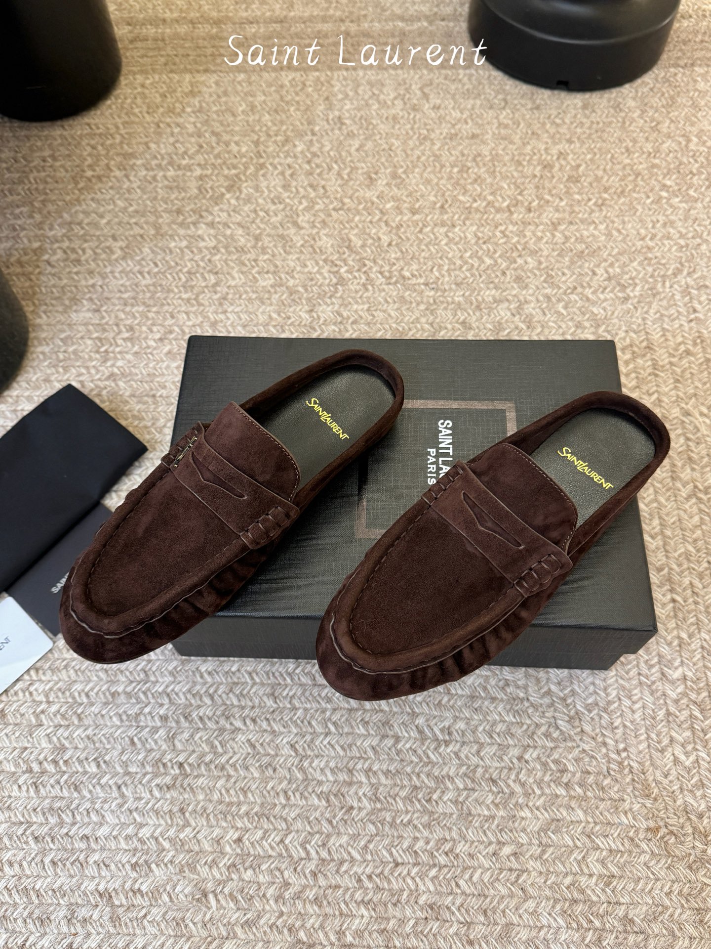 생로랑(SAINT LAURENT) 스웨이드 페니 백리스 로퍼 신발