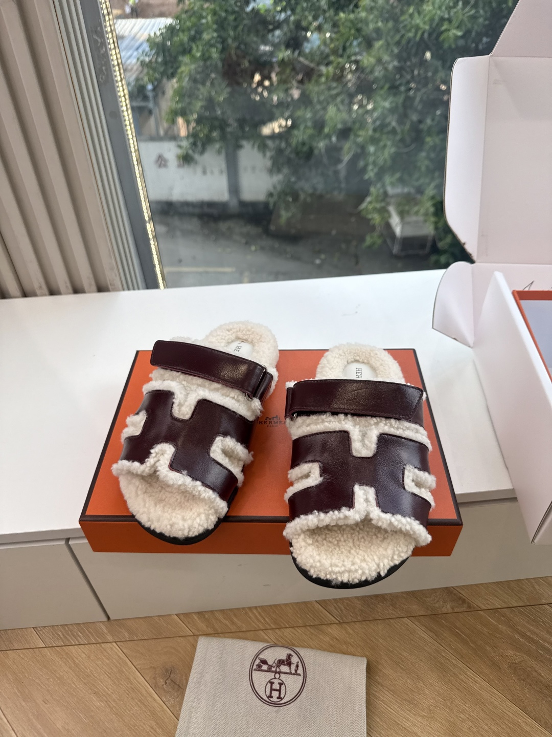 에르메스(HERMES) 시어링 퍼 뮬 슬리퍼 신발