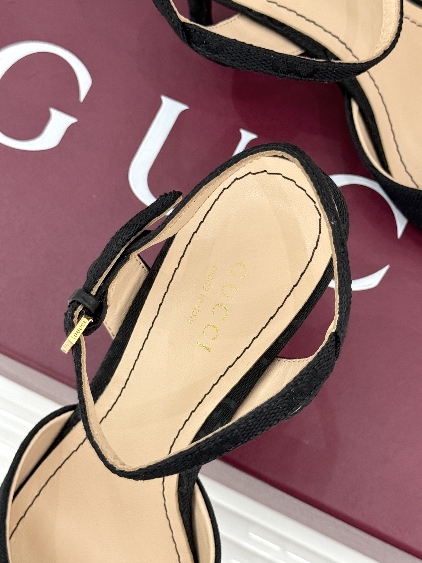 구찌(GUCCI) 홀스빗 GG 피프토 힐 샌들 신발