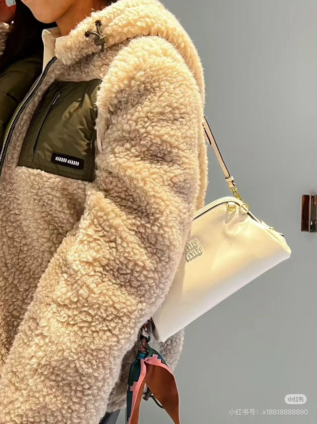 미우미우(MIU MIU) 테디 퍼 배색 후드 다운 패딩 재킷 의류