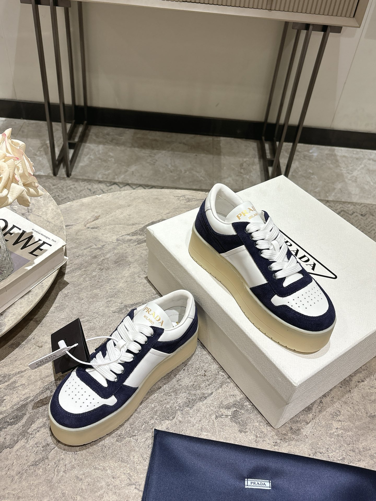 프라다(PRADA) 삼각 로고 플랫폼 스니커즈 신발