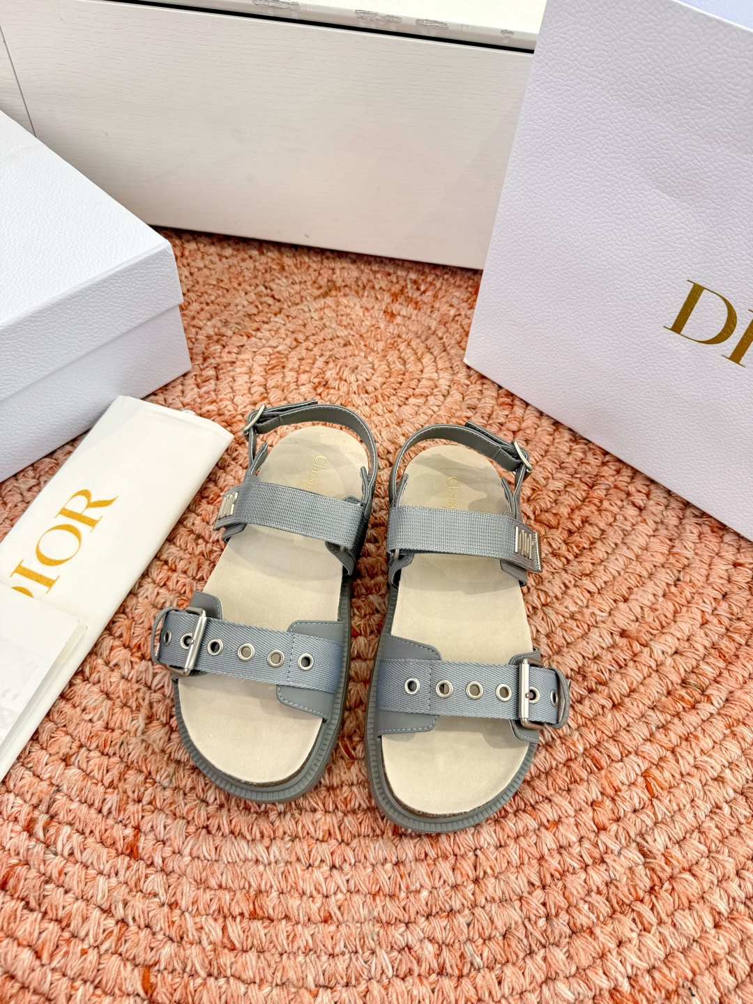 디올(DIOR) CD 버클 샌들 신발