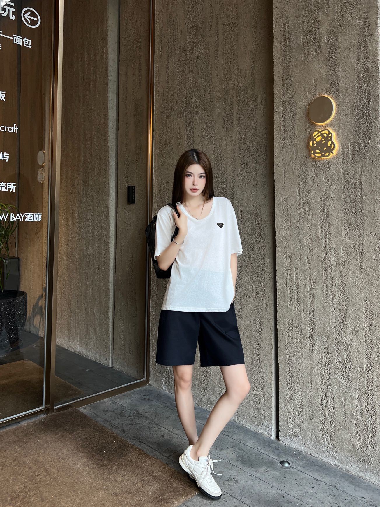 [Prada] 프라다 26SS 백리스 스트랩 반팔 티셔츠 의류
