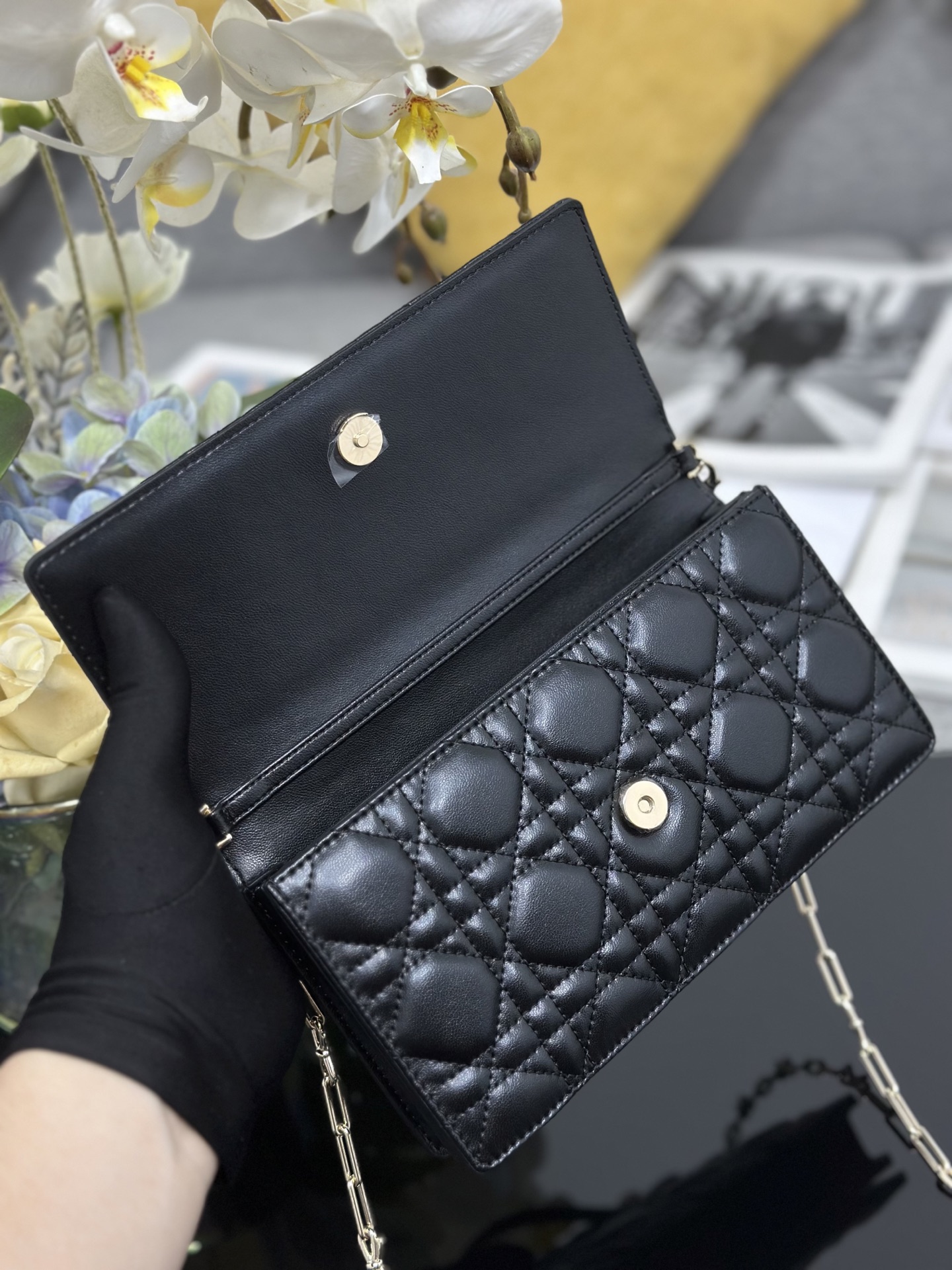 [Dior] 디올 미스 디올(Miss Dior) 보우 램스킨 탑핸들 체인 파우치 (WOC) 가방