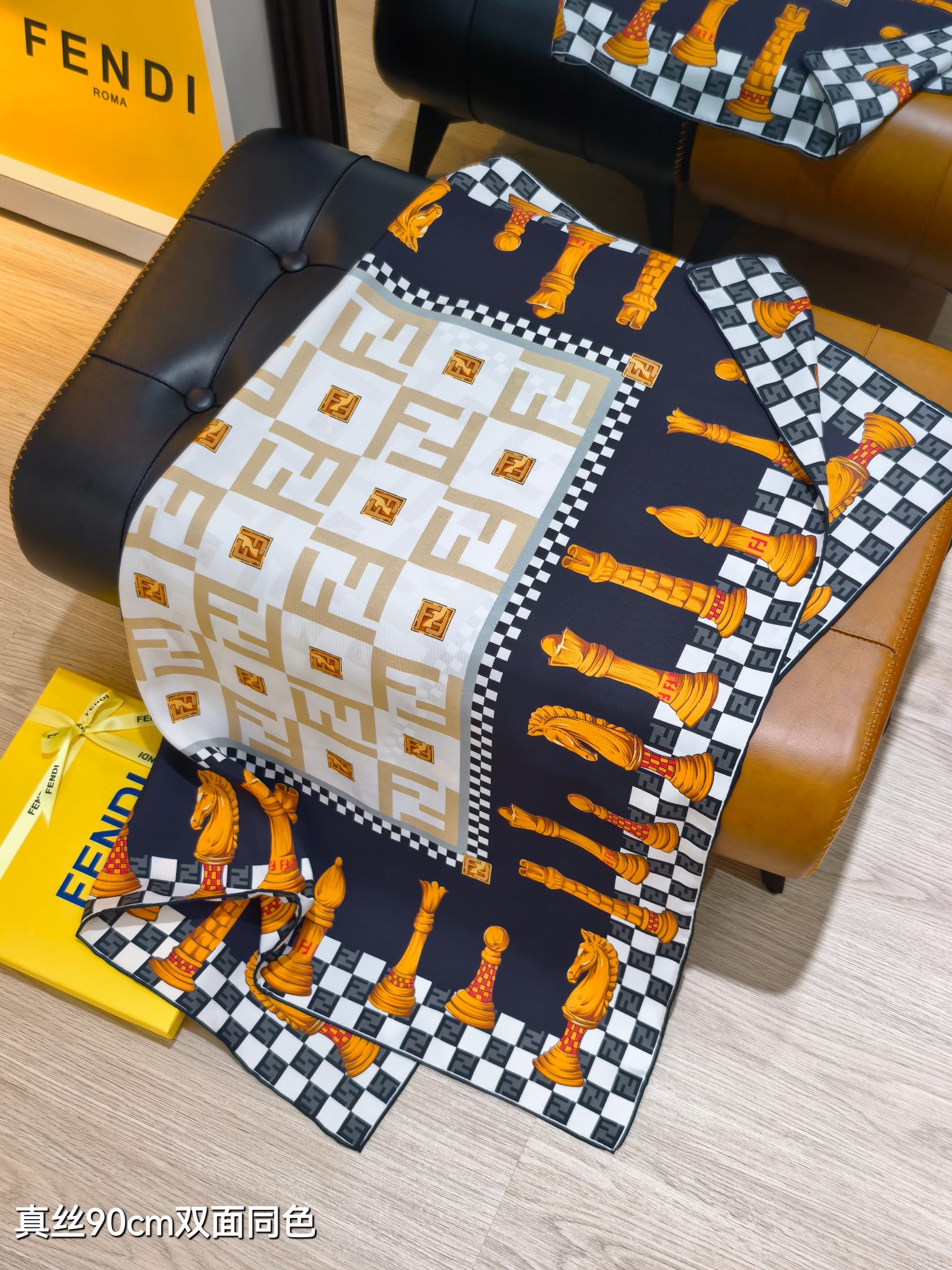 펜디(FENDI) 체스 모티브 실크 목도리 스카프