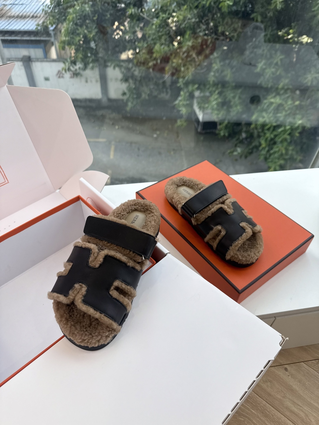 에르메스(HERMES) 시어링 퍼 뮬 슬리퍼 신발