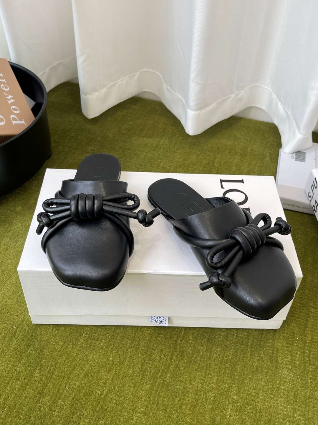 로에베(LOEWE) 매듭 스트랩 백리스 슬리퍼 신발