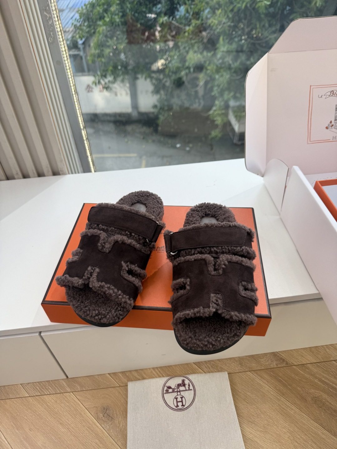 에르메스(HERMES) 시어링 퍼 뮬 슬리퍼 신발