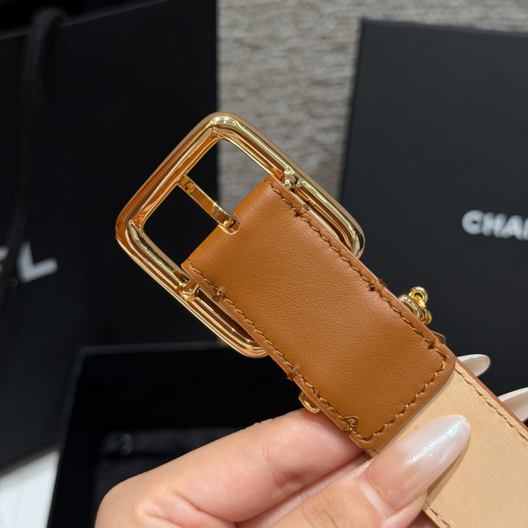 샤넬(CHANEL) 카프스킨 브라스 핀 골드 버클 벨트