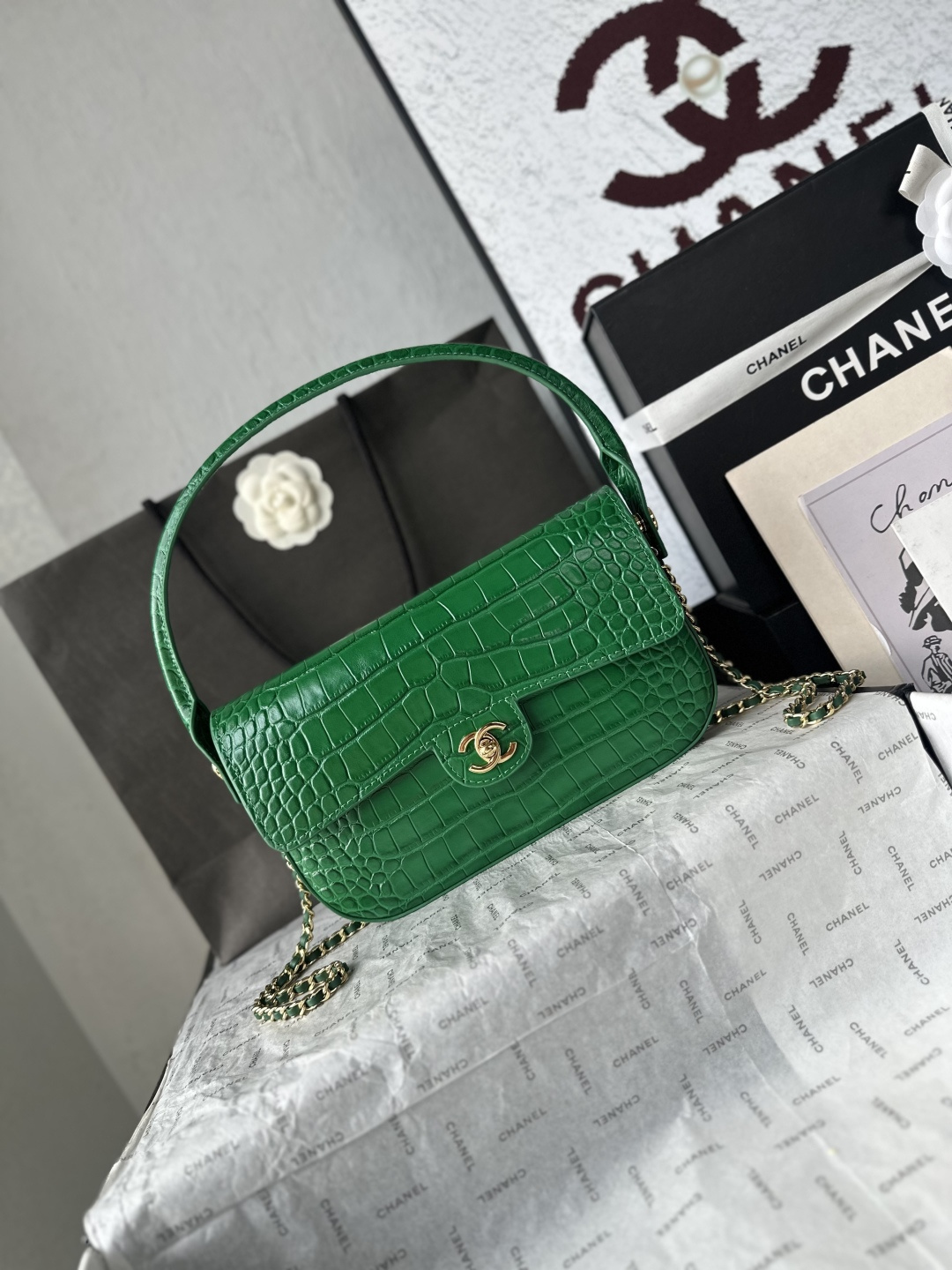 CHANEL 샤넬 26A 크로커다일 엠보스드 탑핸들 플랩백 가방 / AS6425