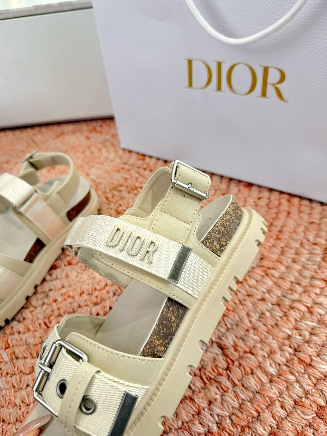 디올(DIOR) CD 버클 샌들 신발