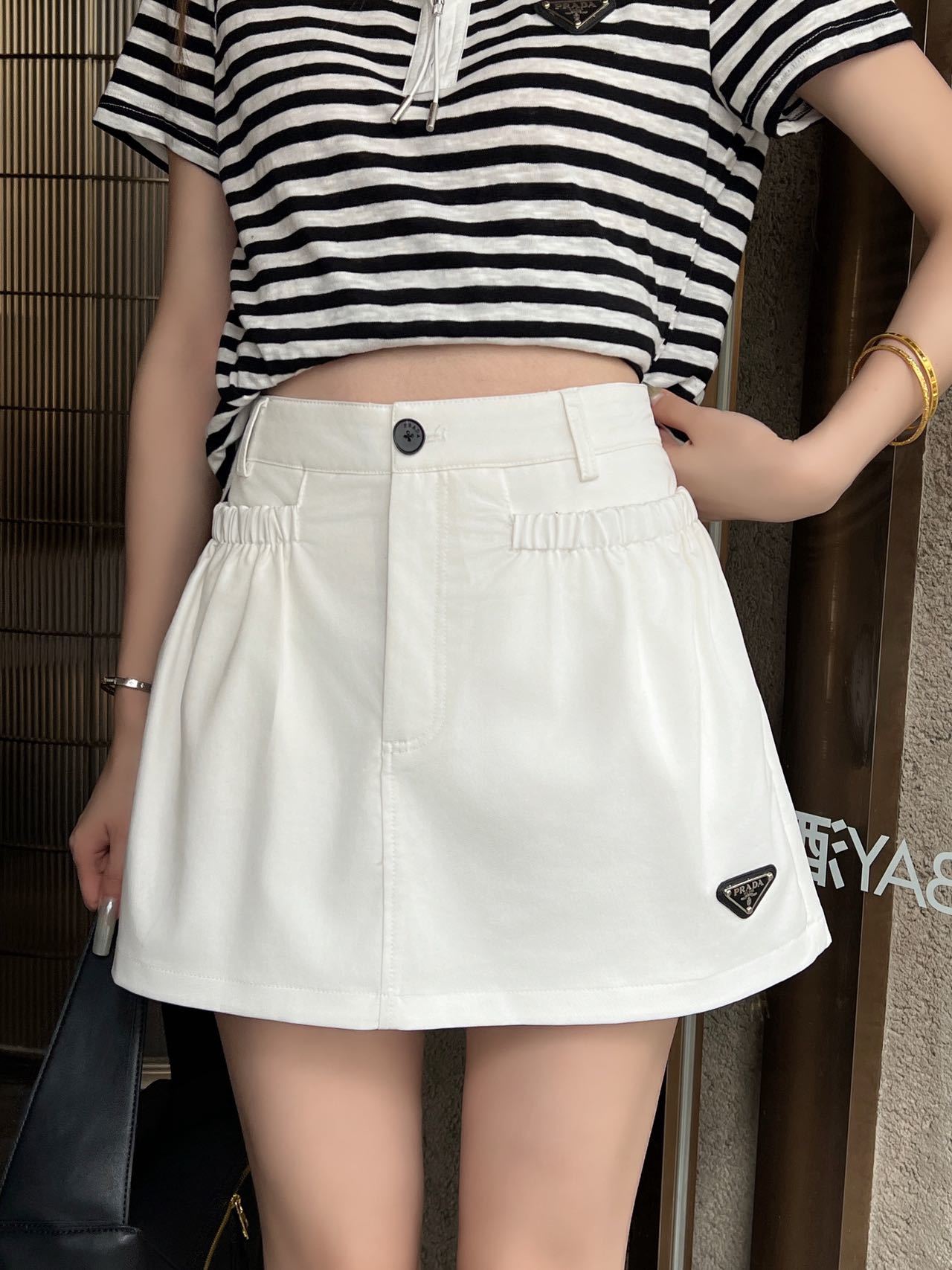 PRADA 프라다 하이엔드 텍스처 미니 스커트 팬츠 의류