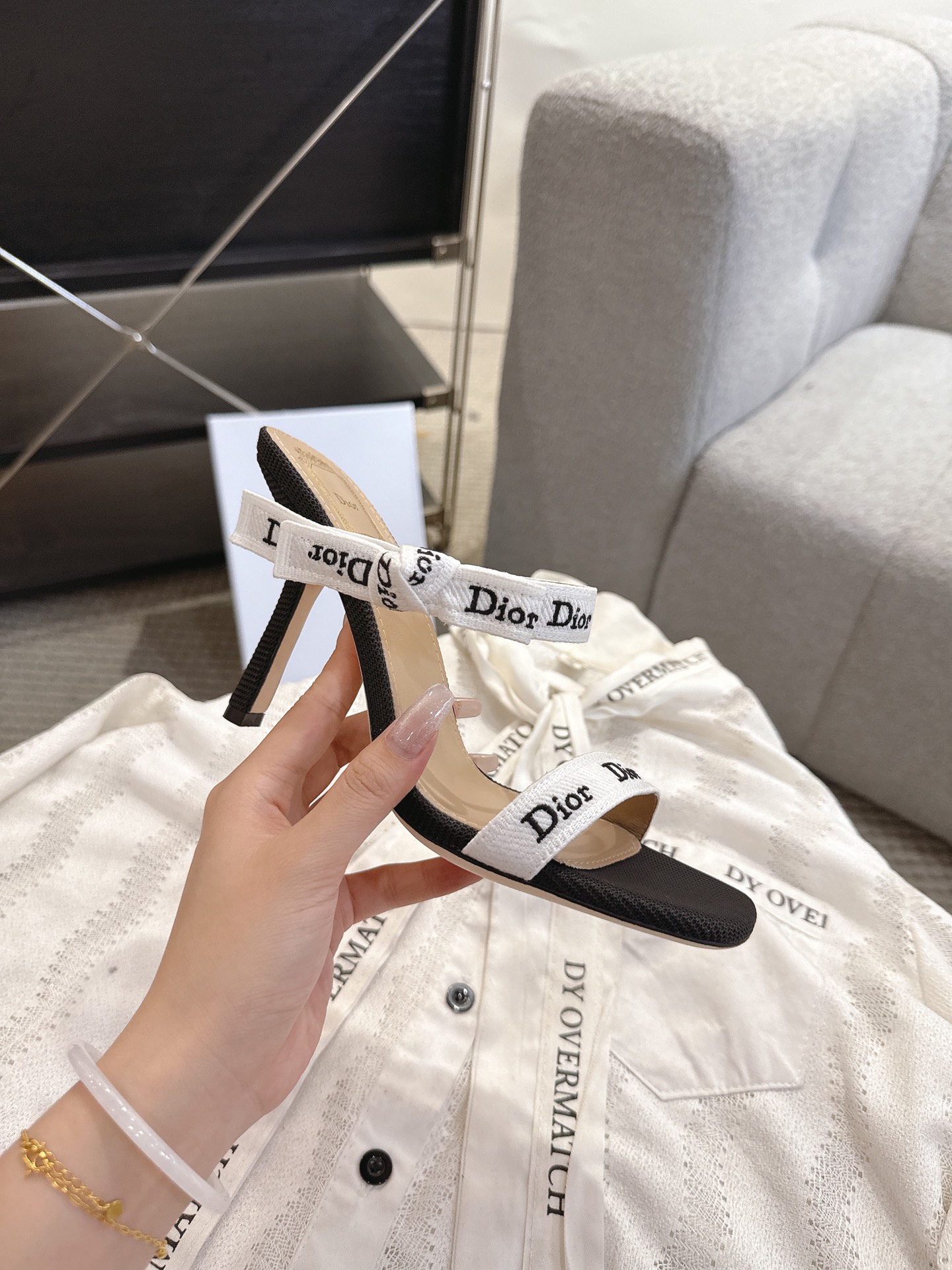 디올(DIOR) 자디올 로고 리본 스퀘어토 하이힐 샌들 신발