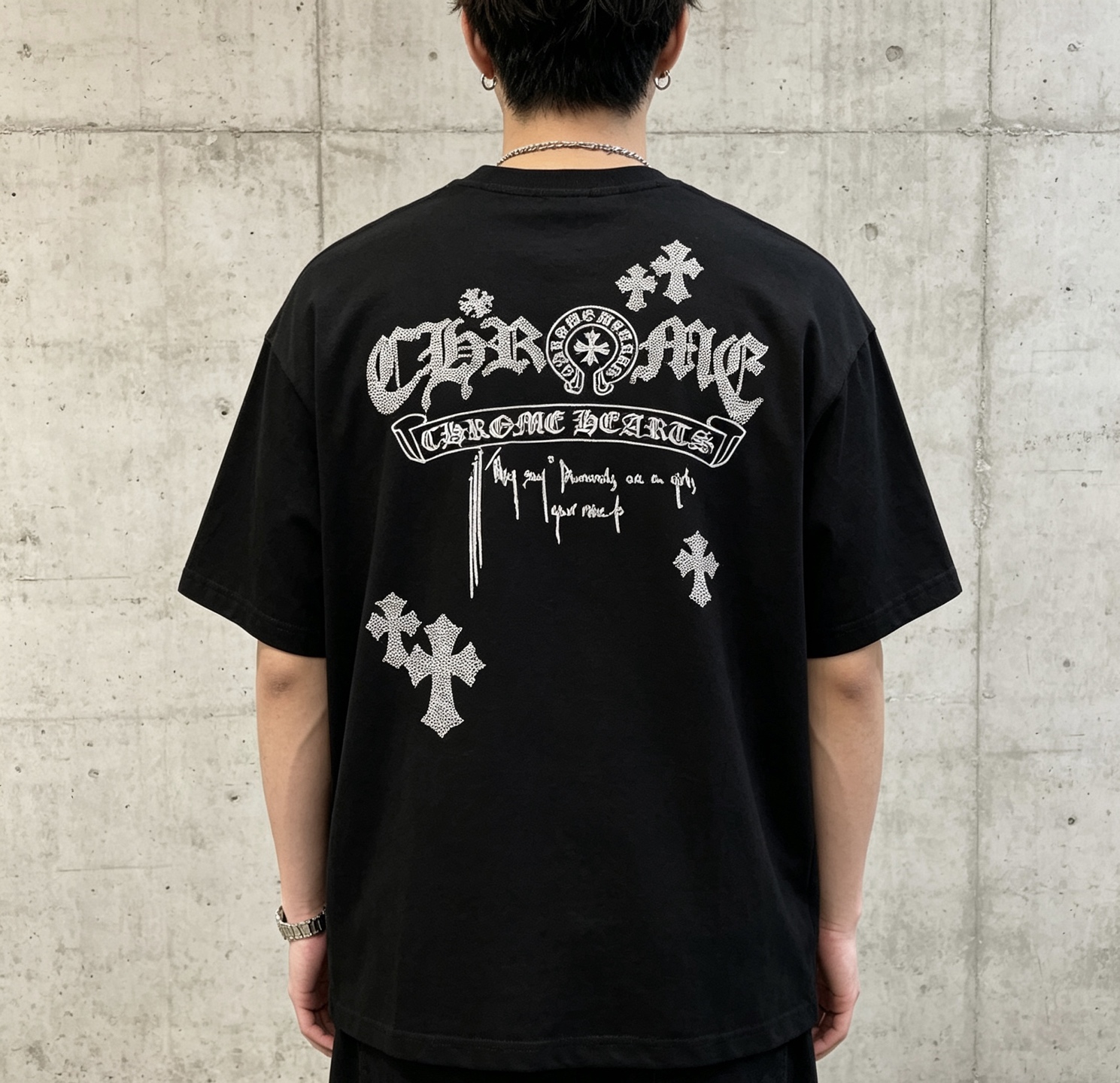 크롬하츠(CHROME HEARTS) 고딕 자수 반팔 티셔츠 의류