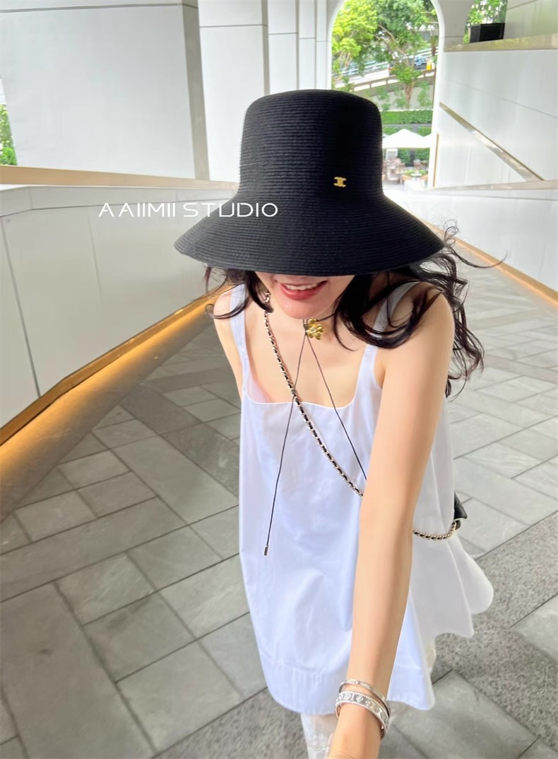 샤넬(CHANEL) 와이드 브림 밀짚 버킷햇 모자