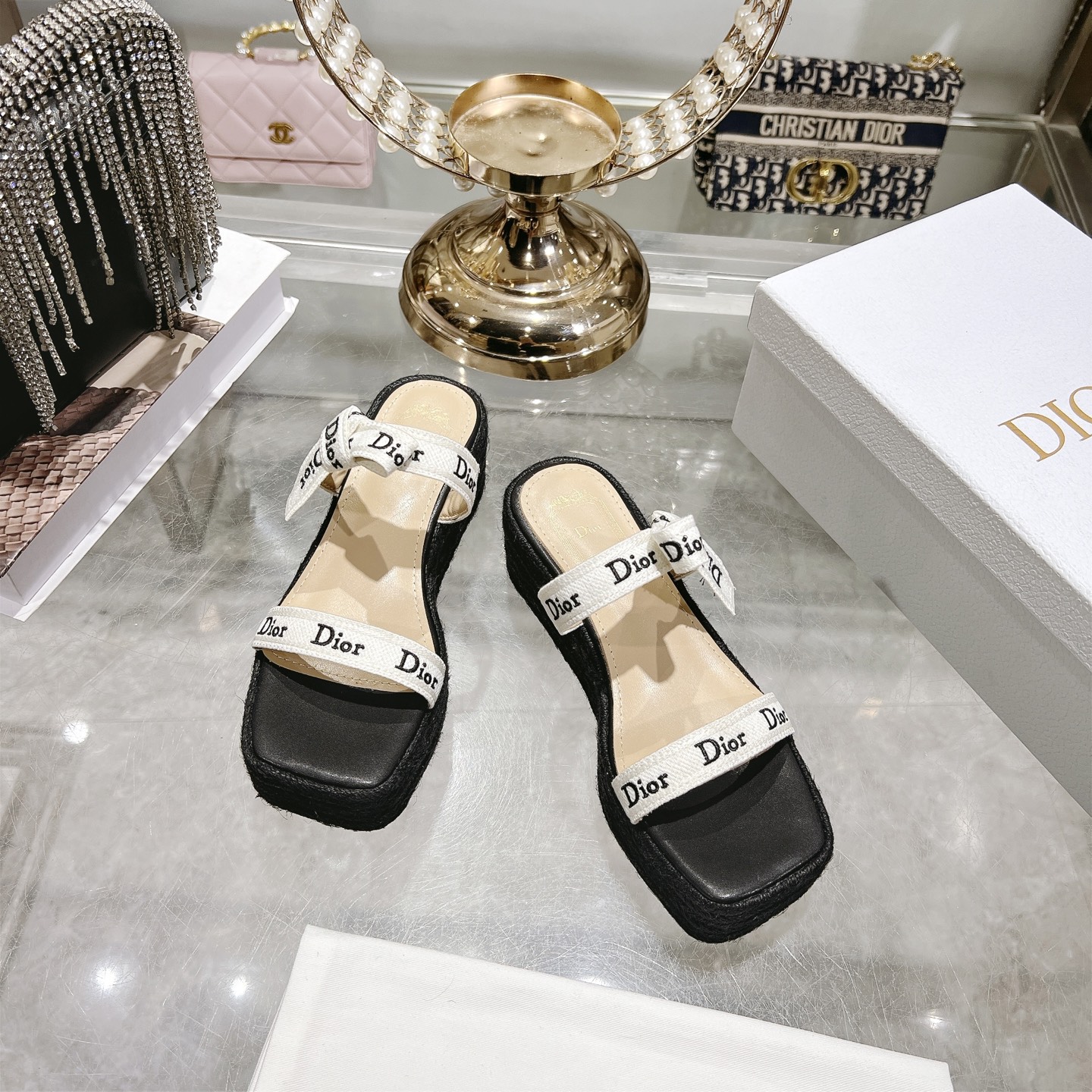 디올(DIOR) 로고 리본 더블 스트랩 플랫폼 슬리퍼 신발