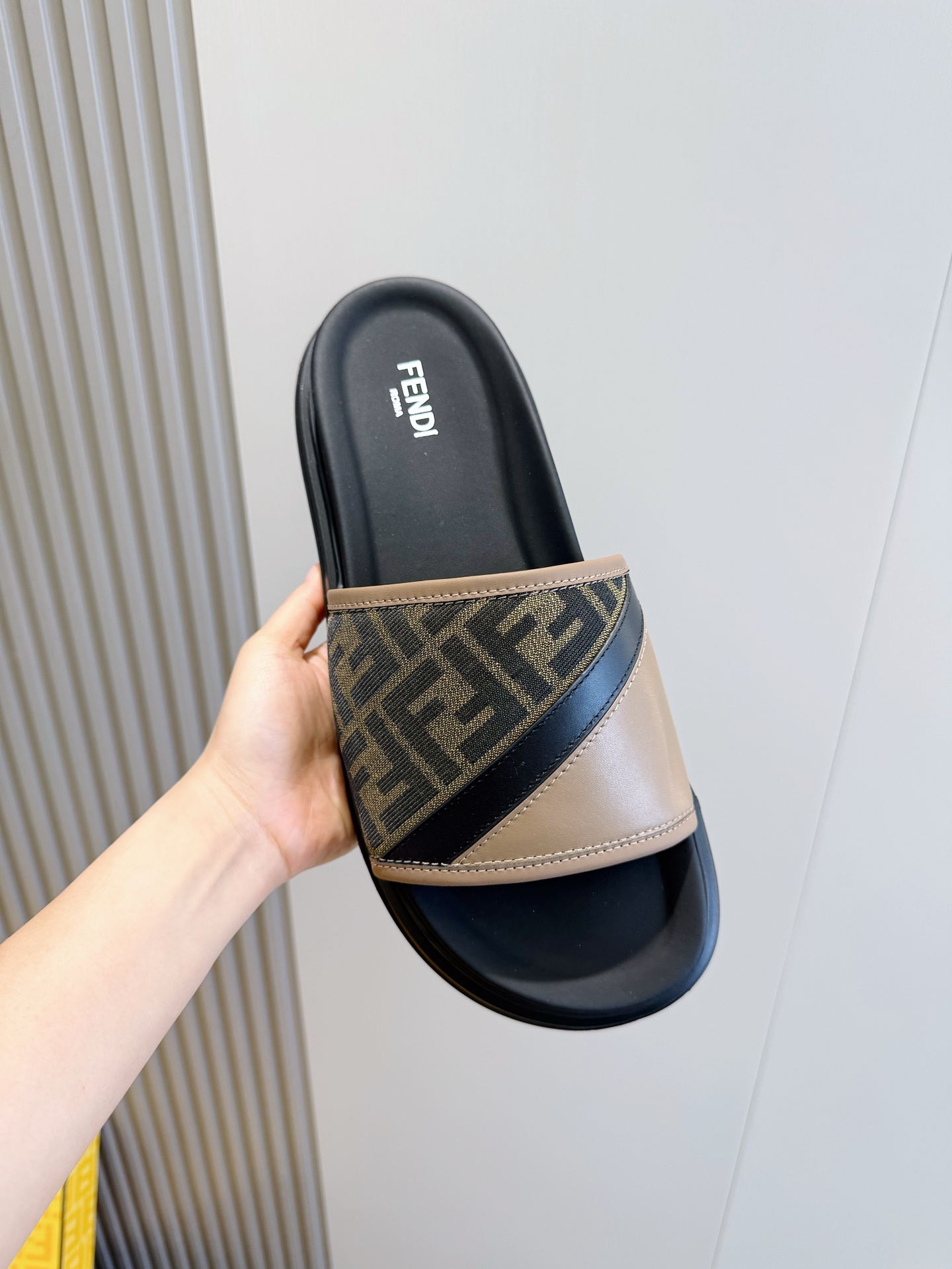 [Fendi] 펜디 맨즈 컬러블록 FF 로고 러버 슬라이드 슬리퍼 신발
