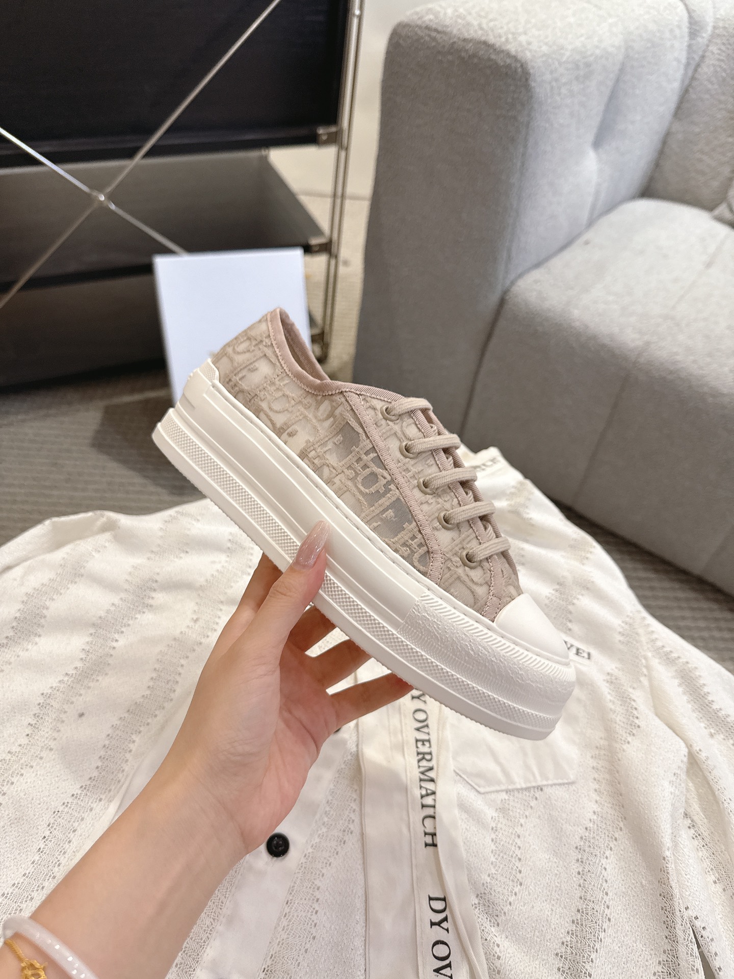디올(DIOR) 메쉬 자수 레이스업 로우탑 스니커즈 신발