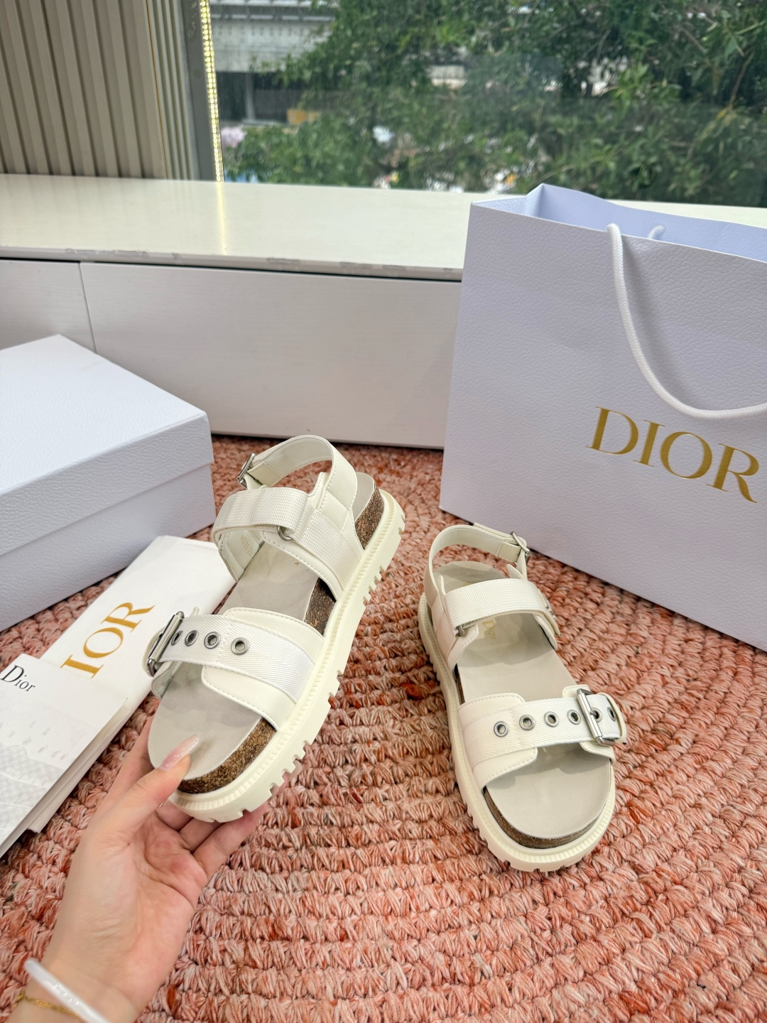 디올(DIOR) CD 버클 샌들 신발