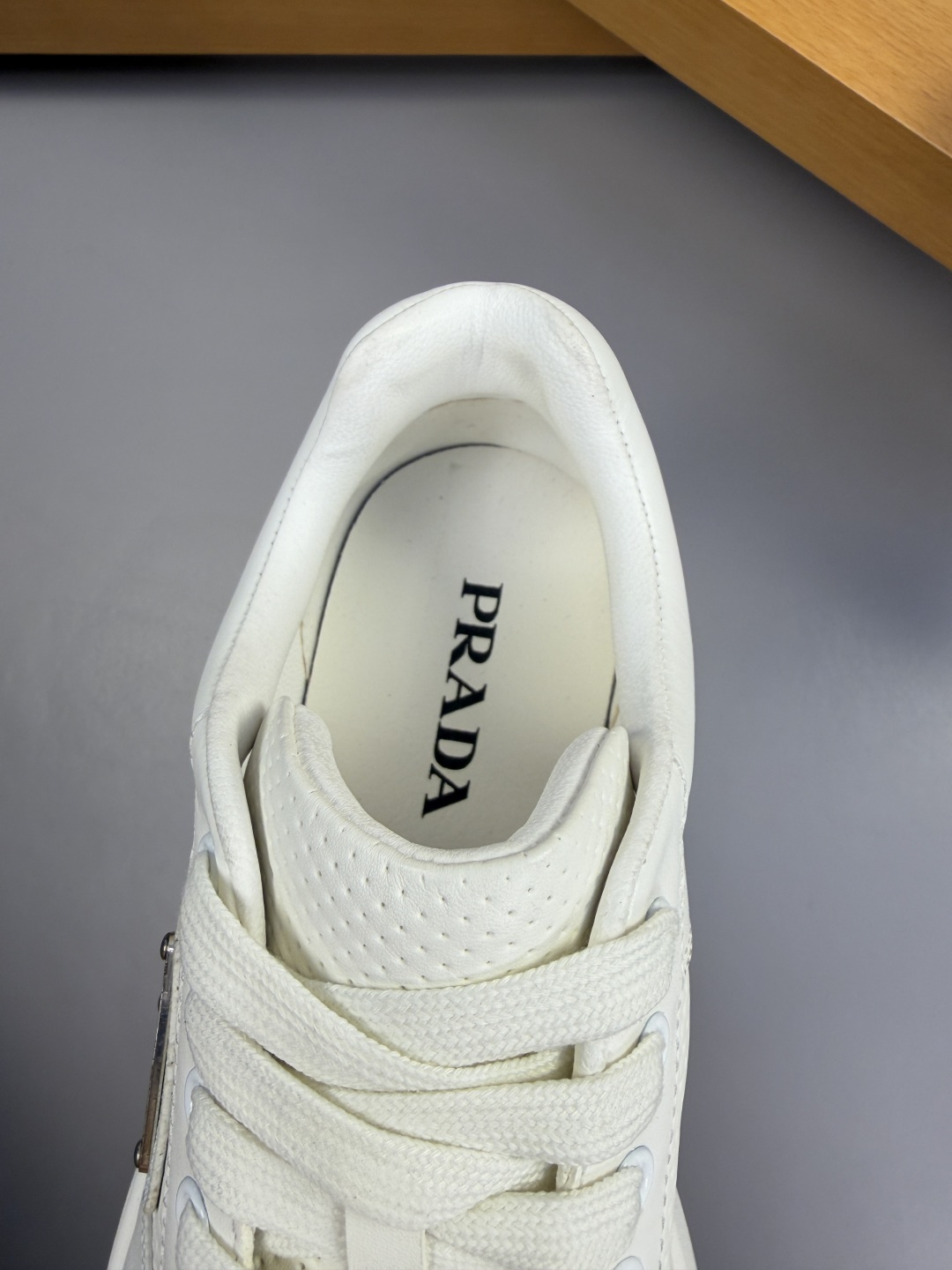 PRADA 프라다 나파 가죽 스니커즈 신발