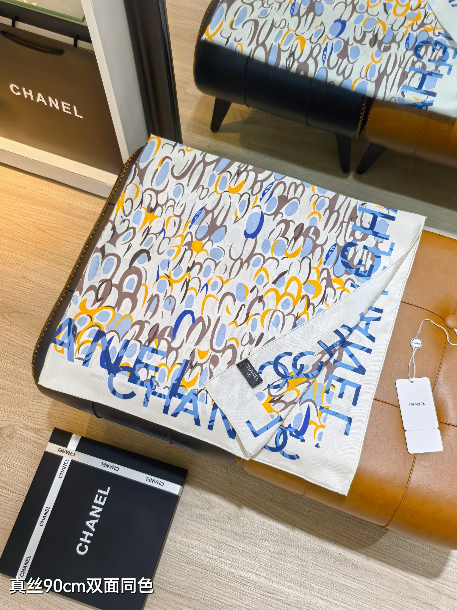 샤넬(CHANEL) 양면 실크 트윌 목도리 스카프