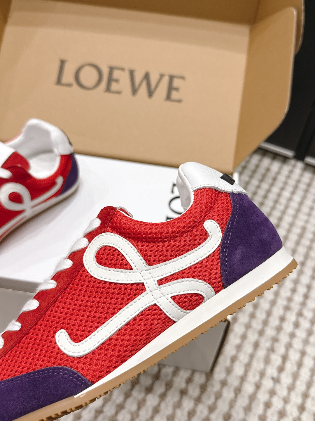 로에베(LOEWE) 스웨이드 메시 러너 스니커즈 신발