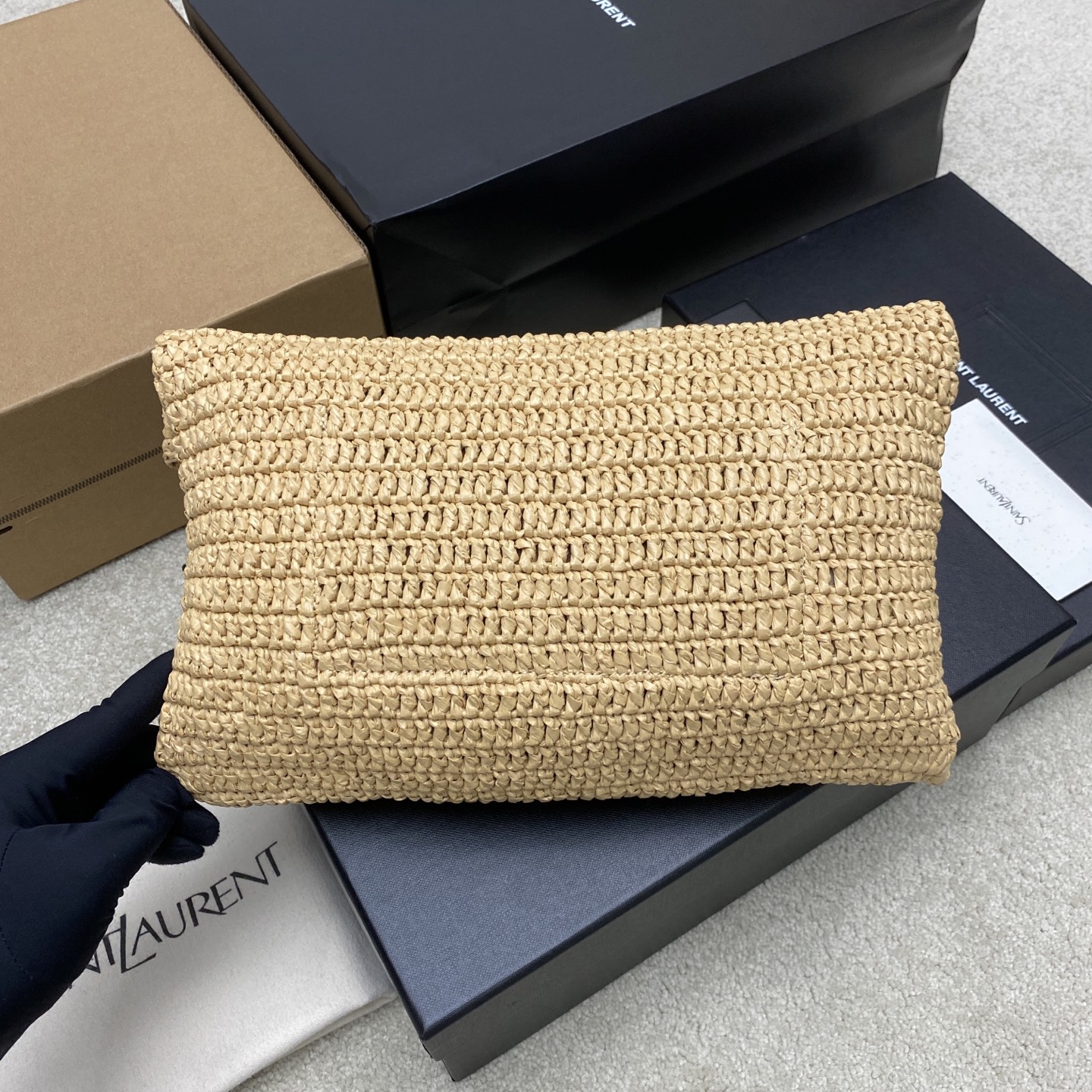 YSL 생로랑 카산드라(Cassandre) 라피아 엔벨로프 클러치 백