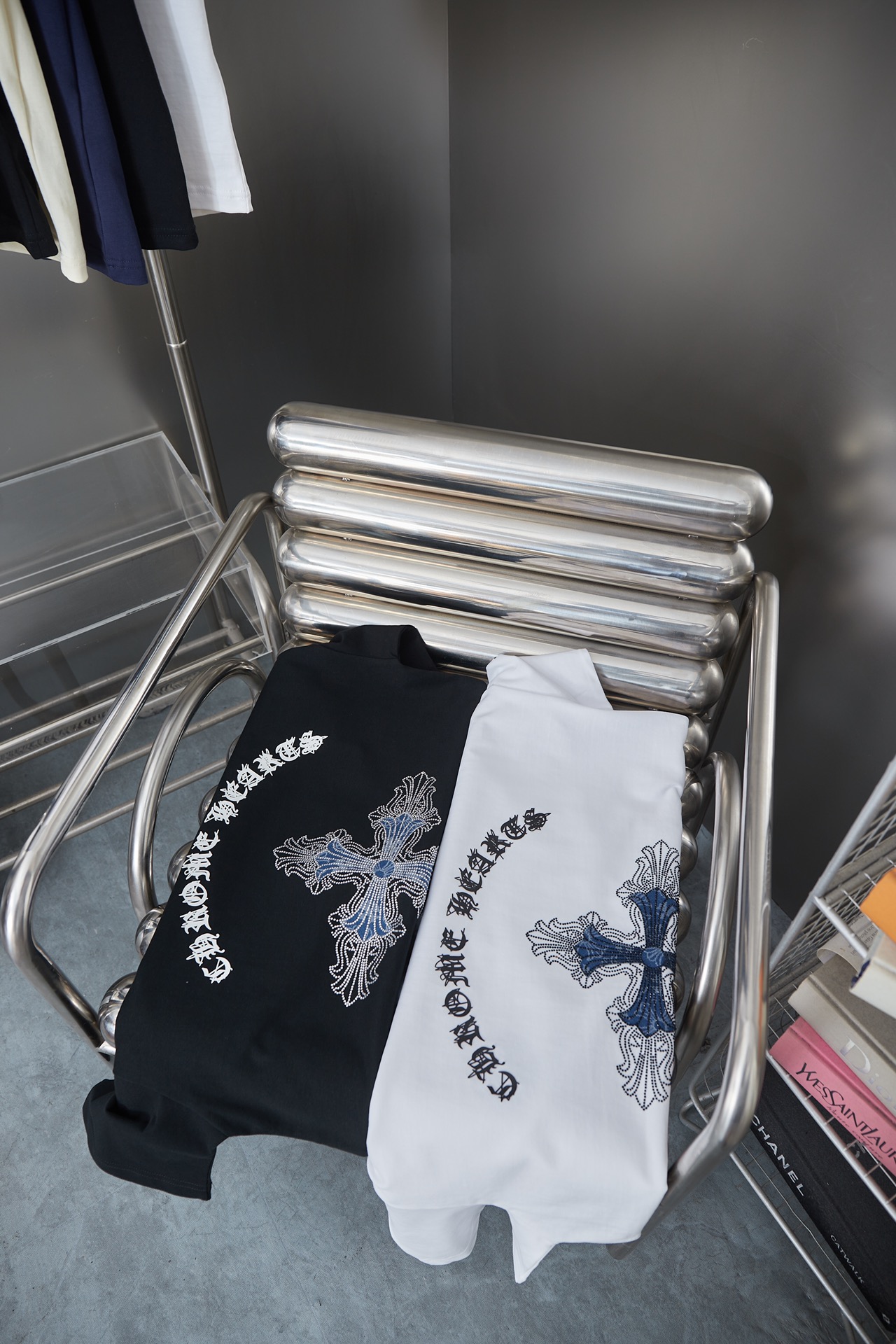 크롬하츠(Chrome Hearts) 크로스 핫픽스 반팔 티셔츠 상의 의류