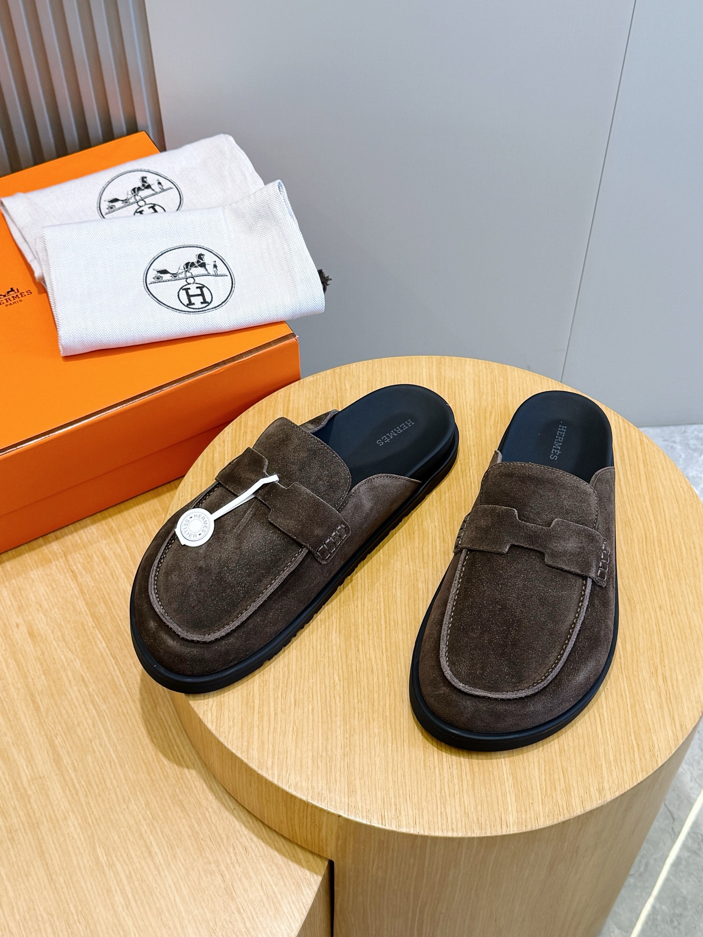 Hermes 에르메스 H 로고 스웨이드 뮬 슬리퍼 신발