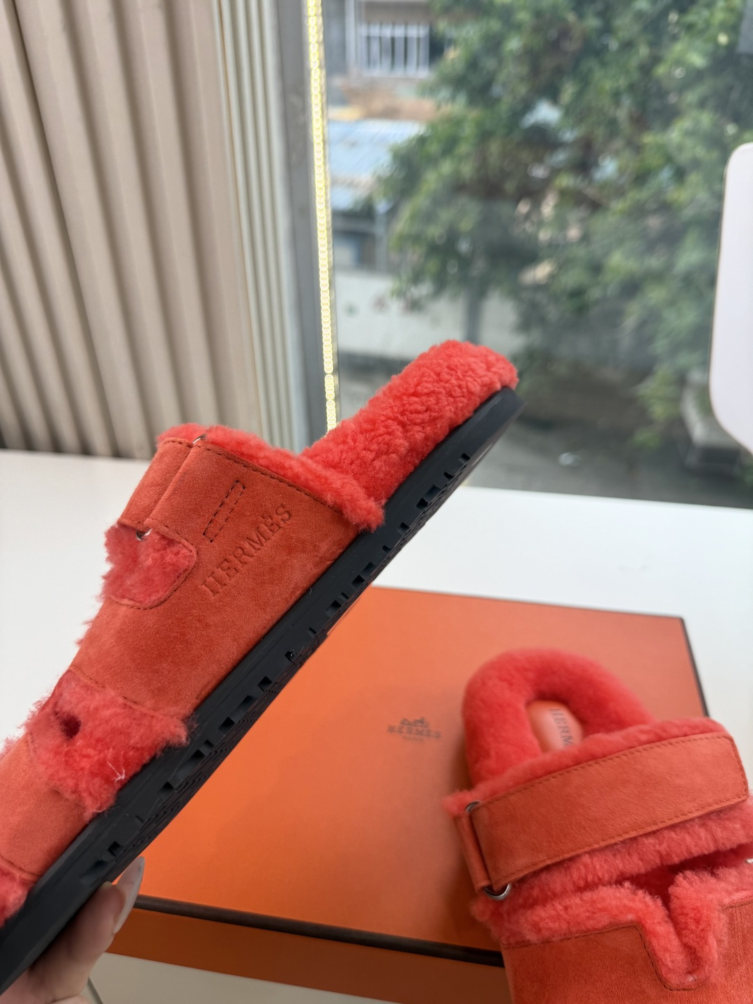 에르메스(HERMES) 시어링 퍼 뮬 슬리퍼 신발