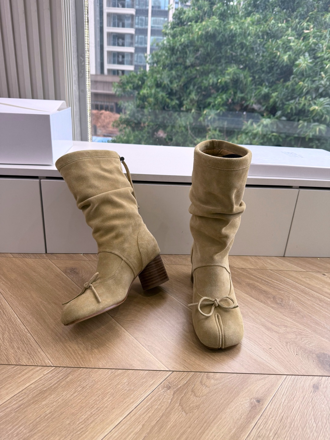메종 마르지엘라(Maison Margiela) 타비 스웨이드 미들 부츠 신발