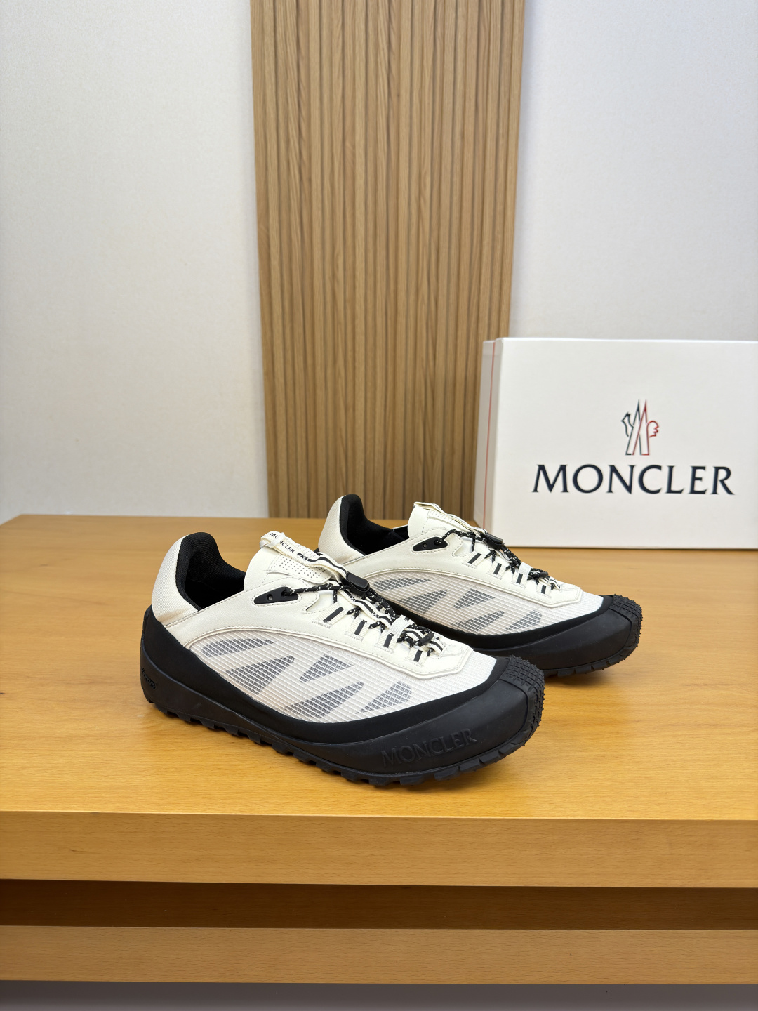 [Moncler] 몽클레어 몽클레르 프리미엄 나파 & 히트컷 'M' 메쉬 콤비 스니커즈 신발