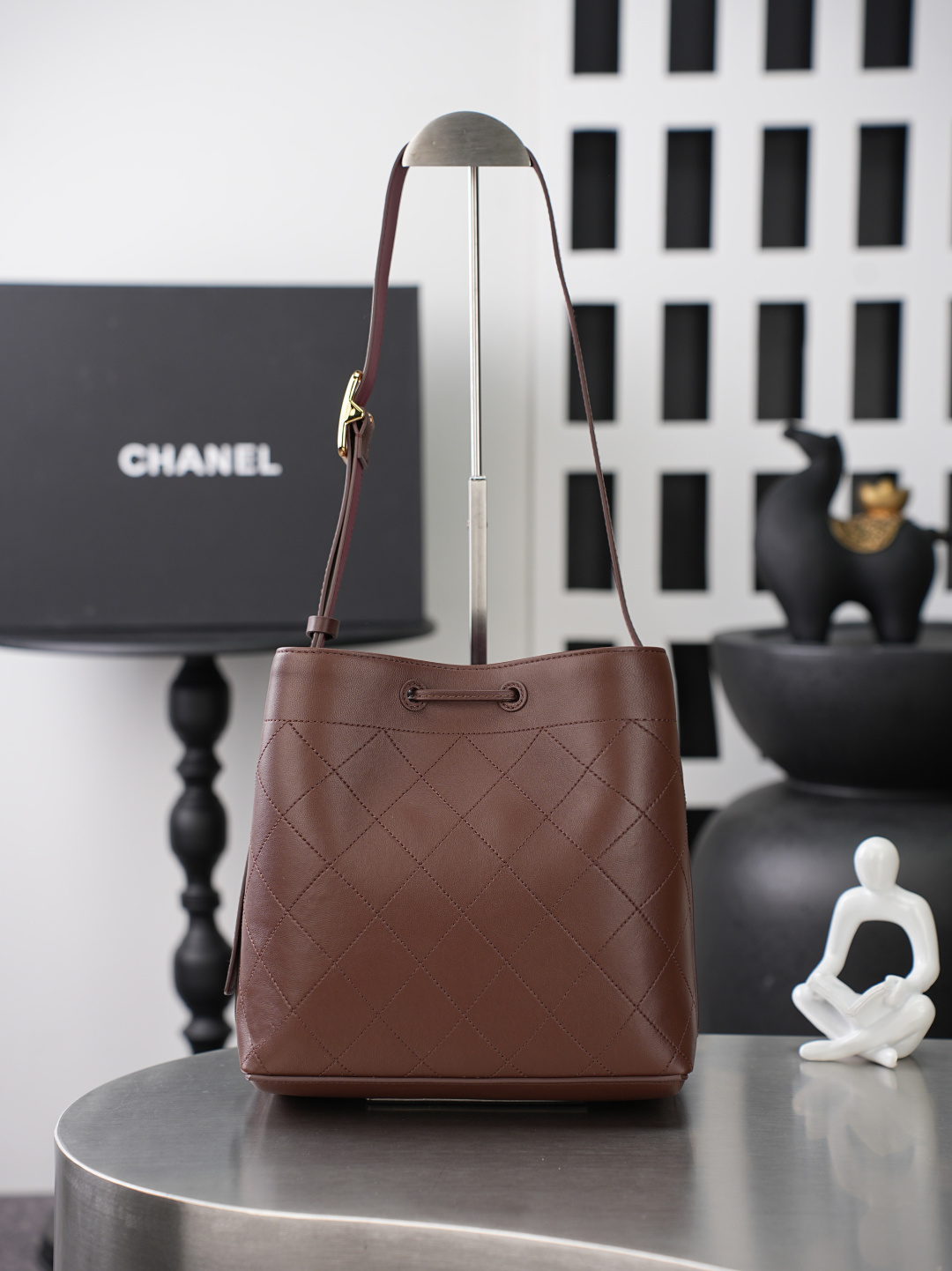 CHANEL 샤넬 26B 램스킨 버킷백 (라지) 가방 / 6584