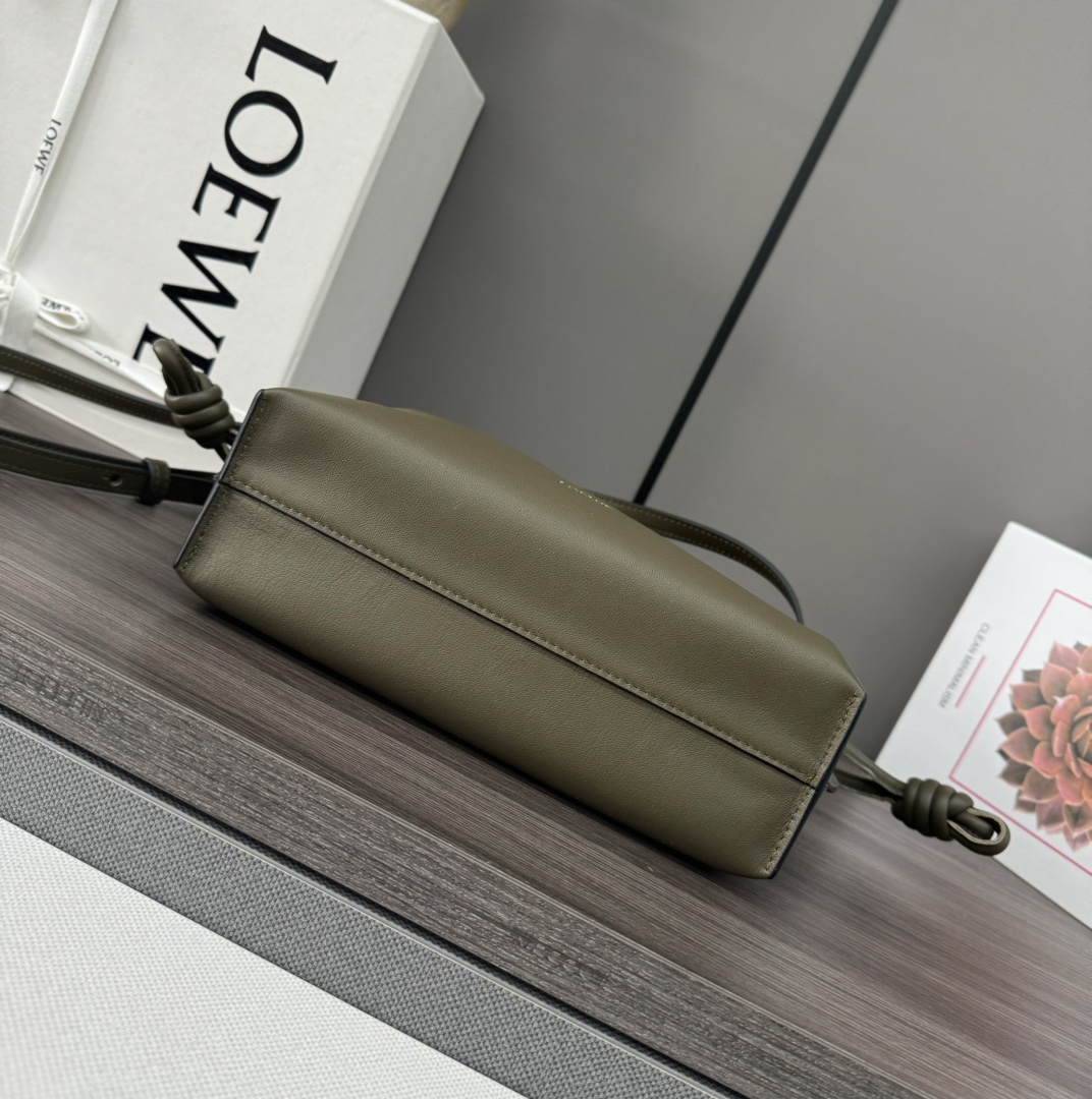 LOEWE 로에베 Flamenco 플라멩코 퍼스 나파 카프스킨 파우치 숄더백 가방