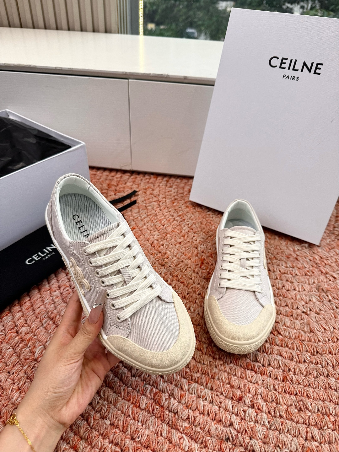 셀린느(CELINE) 트리오페 로고 스니커즈 신발