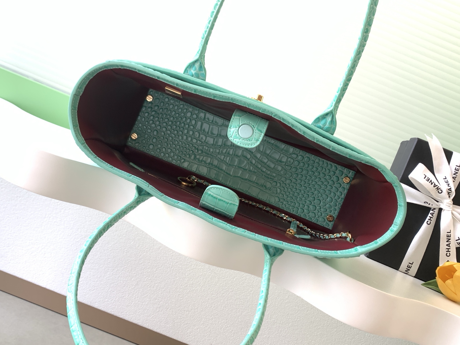 [Chanel] 샤넬 26S Cerf 서프 백 미디움 토트백 (그린) 가방