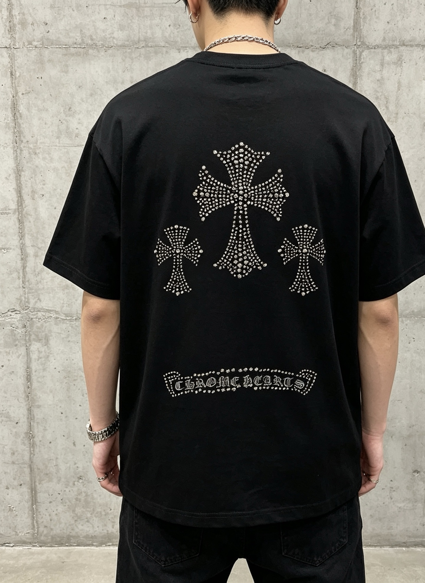 크롬하츠(CHROME HEARTS) 십자가 스터드 반팔 티셔츠 의류