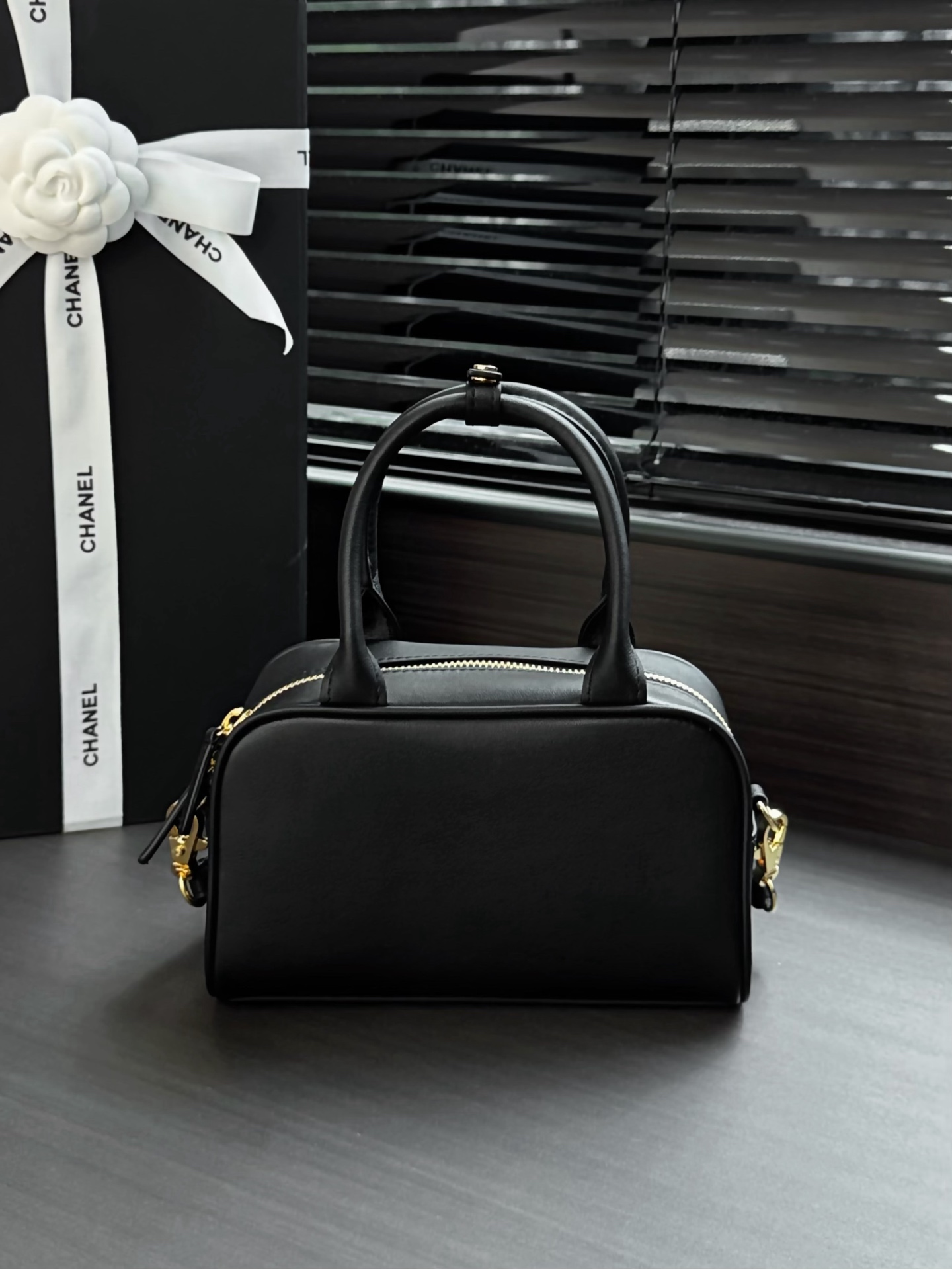 [Chanel] 샤넬 26B 볼링백 미니 가방 / AP5528