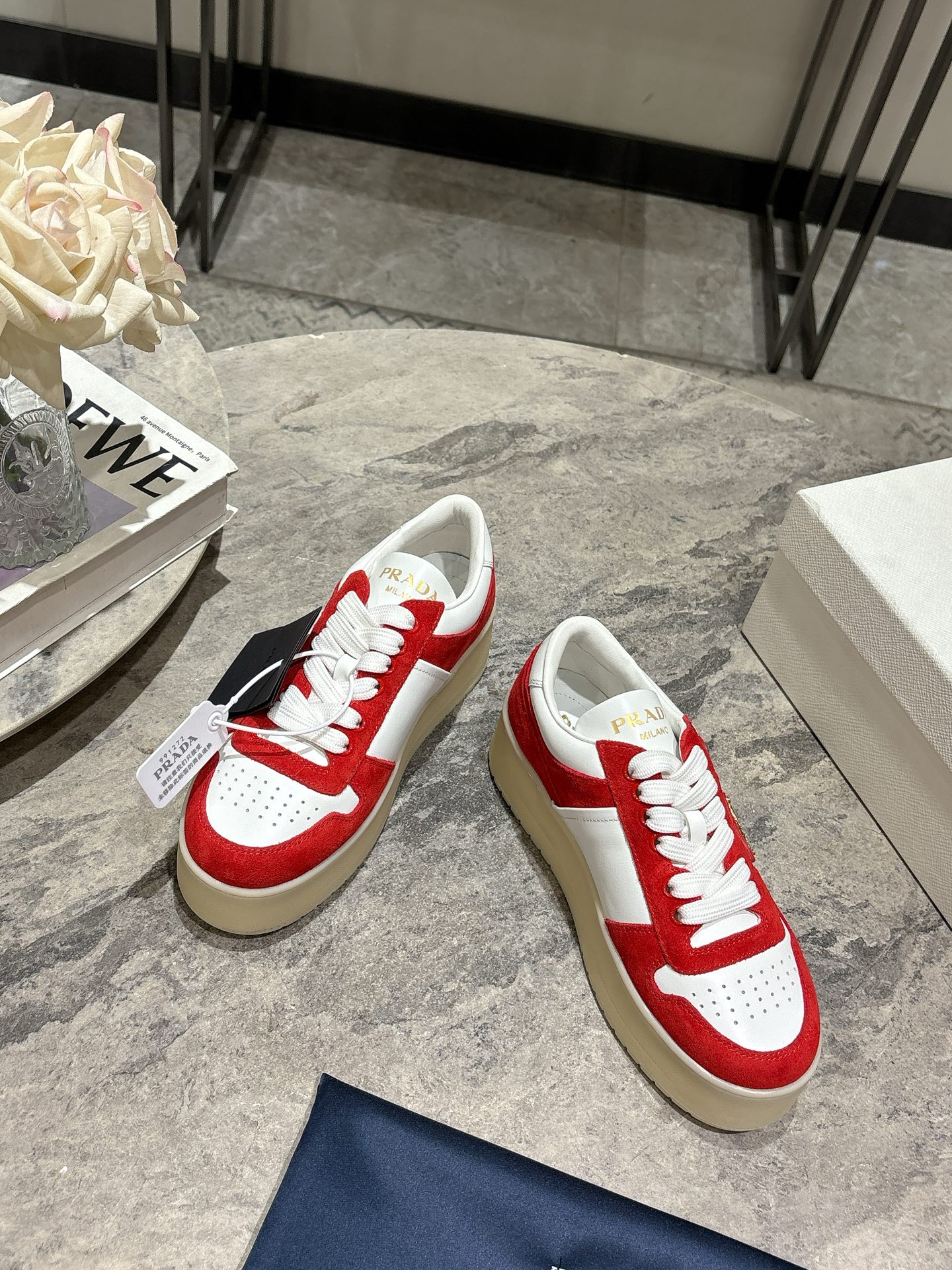 프라다(PRADA) 삼각 로고 플랫폼 스니커즈 신발