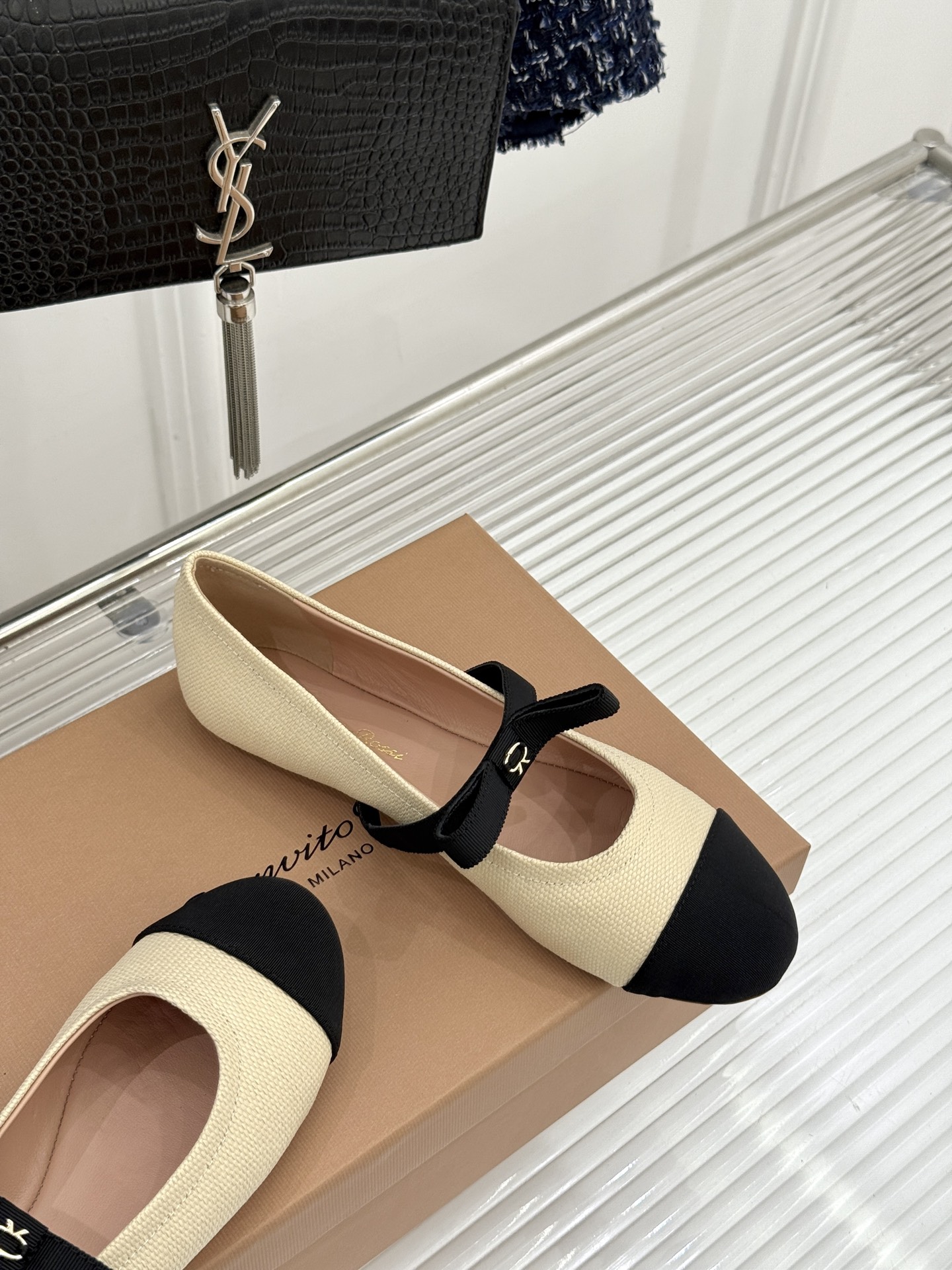지안비토 로시(Gianvito Rossi) 리본 메리제인 플랫슈즈 신발