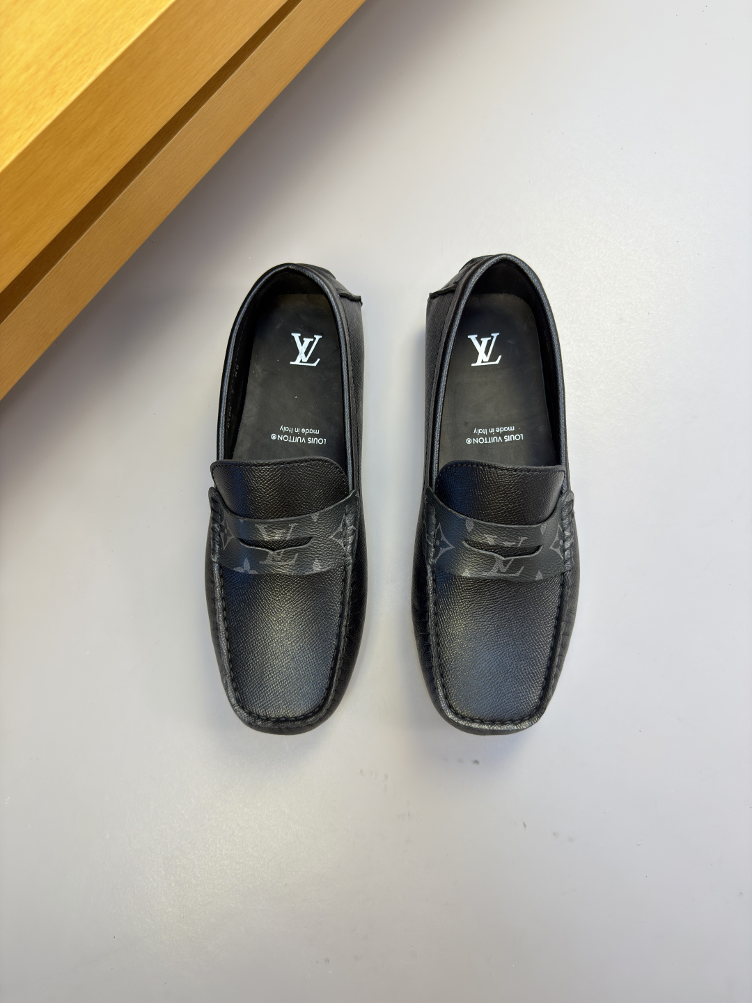 LV 루이비통 엠보 소가죽 로퍼 (보트슈즈) 신발