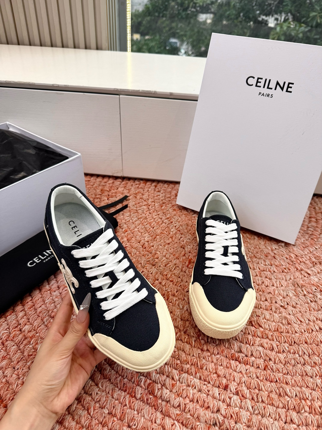 셀린느(CELINE) 트리오페 로고 플랫폼 캔버스 스니커즈 신발